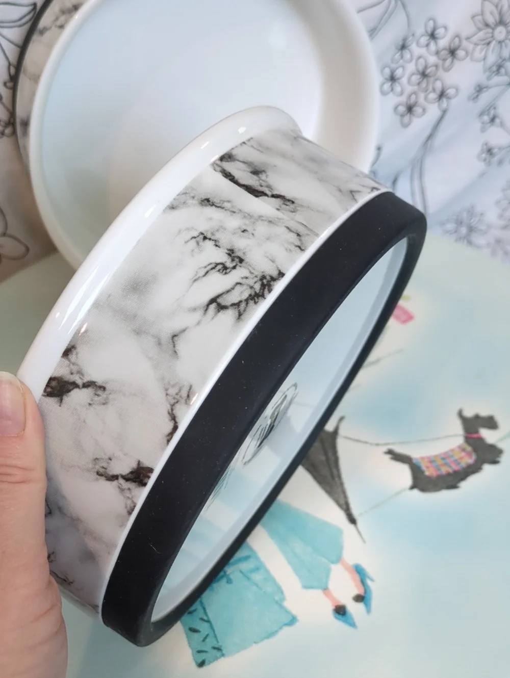 New In Box 2 Bone Dry Non-Skid White Marble Ceramic Dog Bowl Set, 3-cup